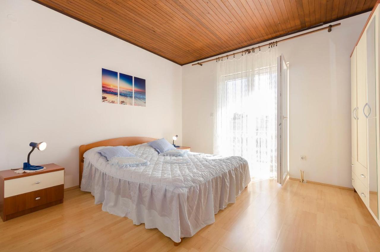Apartment And Rooms Ema Vodice Kültér fotó