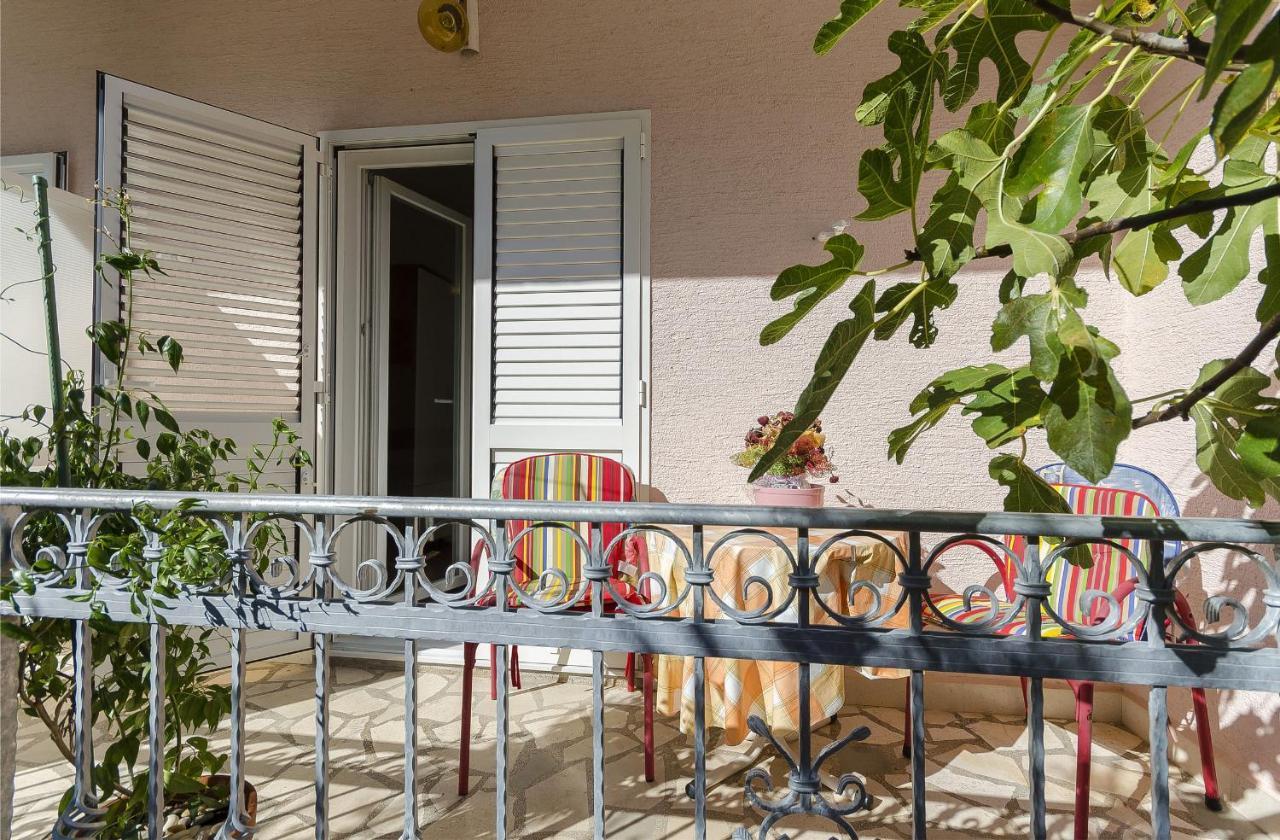 Apartment And Rooms Ema Vodice Kültér fotó