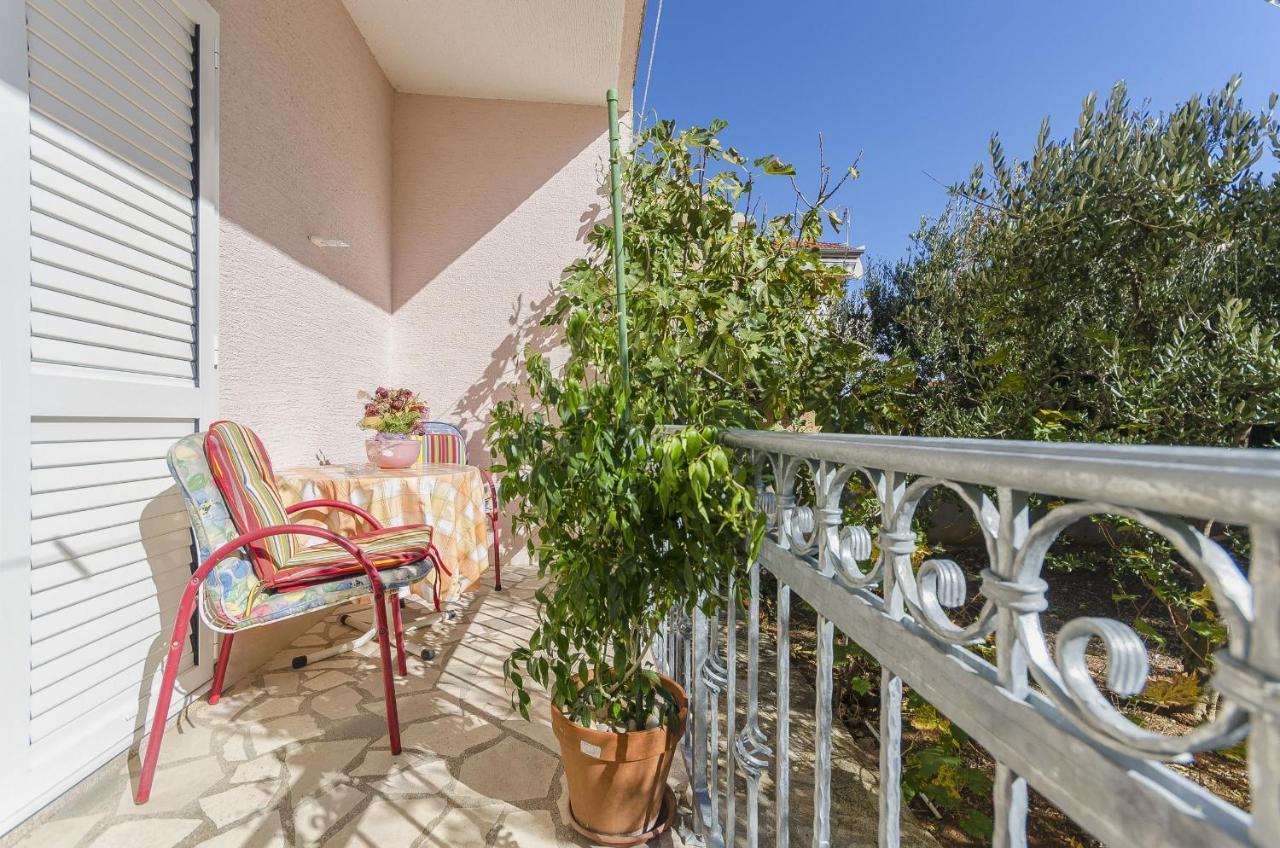 Apartment And Rooms Ema Vodice Kültér fotó