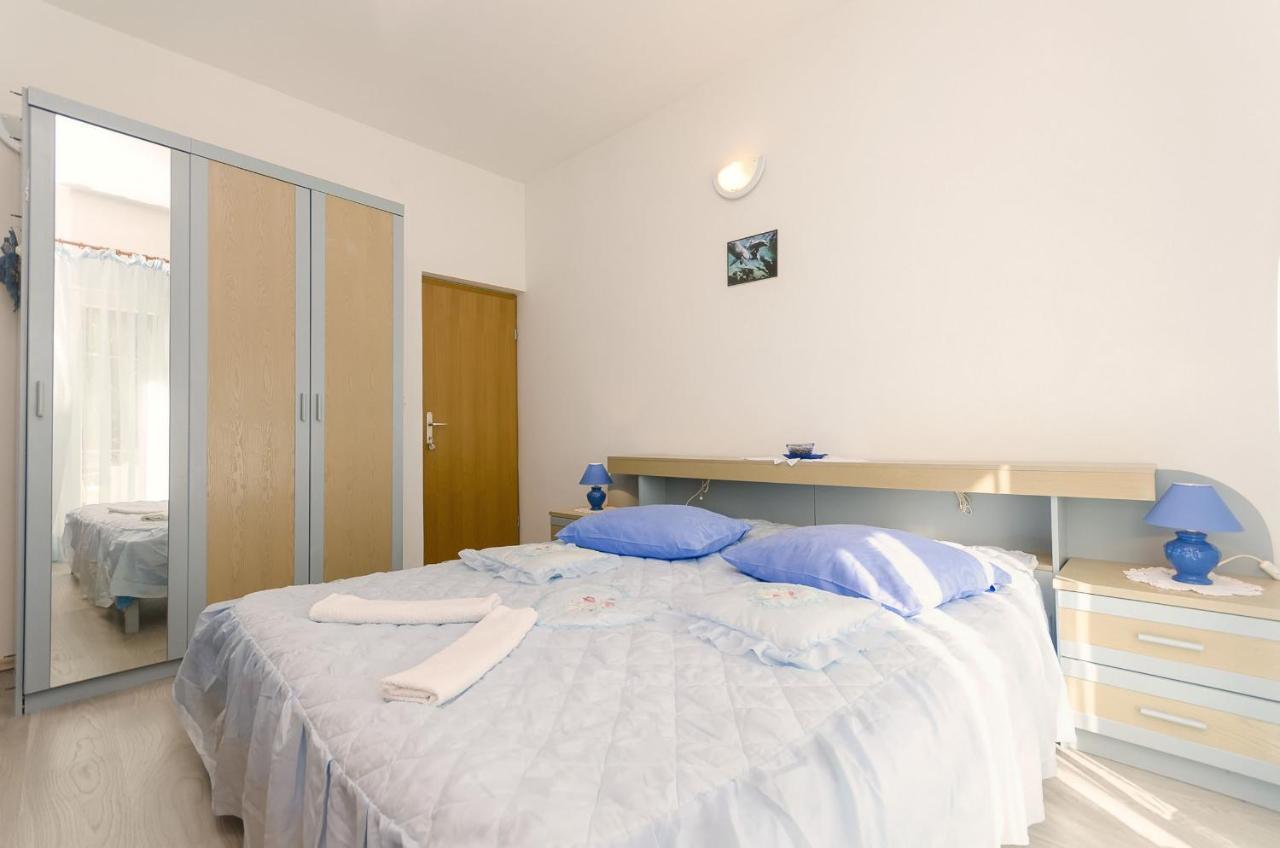 Apartment And Rooms Ema Vodice Kültér fotó